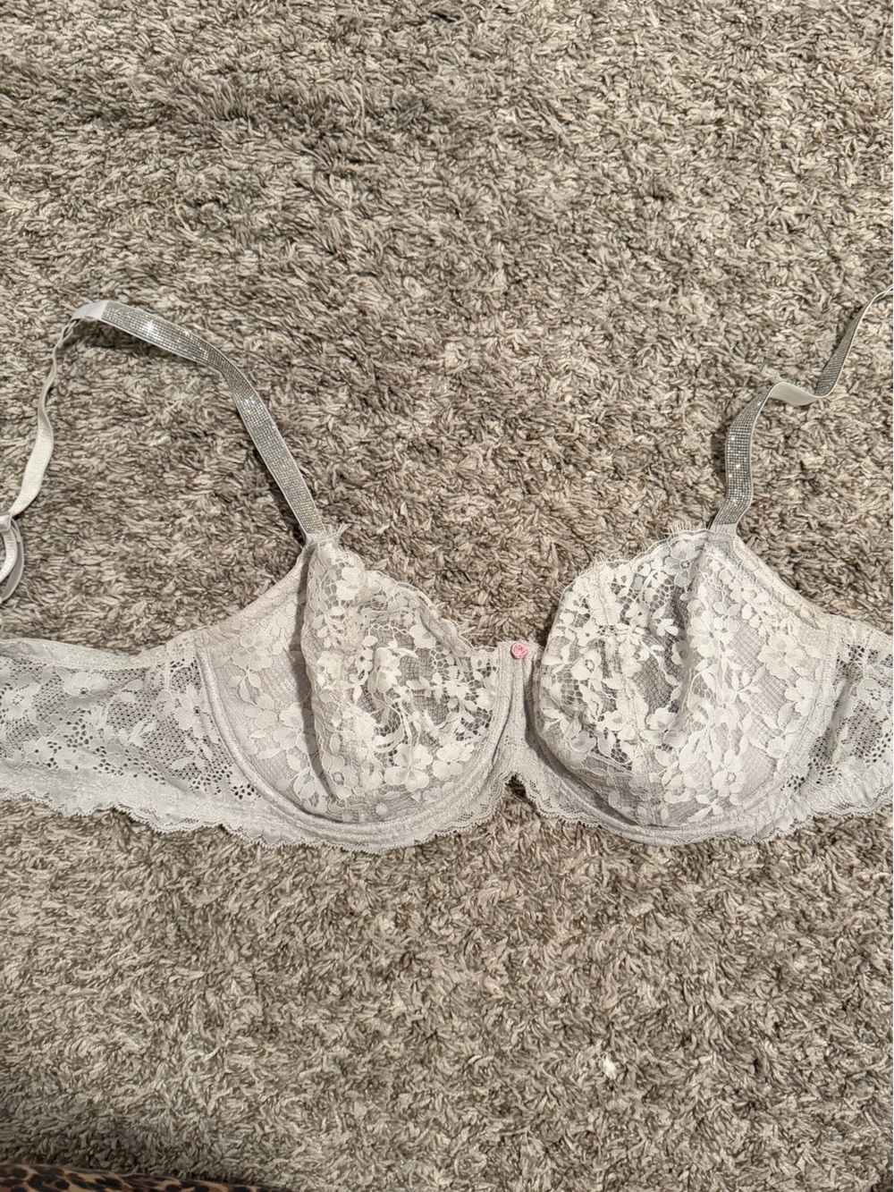 Victoria's Secret Lace Underwire Bra in Light Ivory